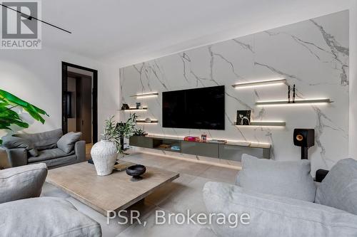 5 Dewbourne Avenue, Toronto, ON - Indoor Photo Showing Living Room