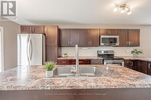 143 Monique Crescent, Barrie, ON - Indoor Photo Showing Kitchen With Stainless Steel Kitchen With Double Sink With Upgraded Kitchen