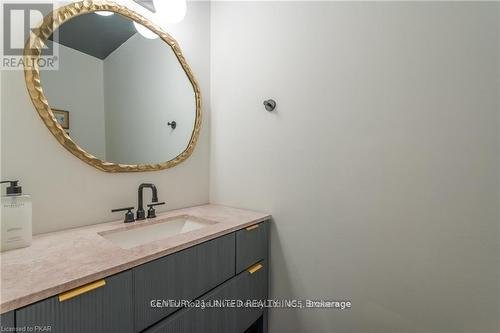 1006 Golfview Road, Peterborough (Monaghan), ON - Indoor Photo Showing Bathroom