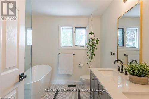 1006 Golfview Road, Peterborough (Monaghan), ON - Indoor Photo Showing Bathroom