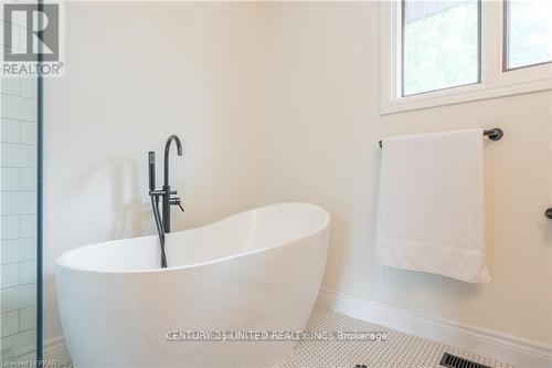 1006 Golfview Road, Peterborough (Monaghan), ON - Indoor Photo Showing Bathroom