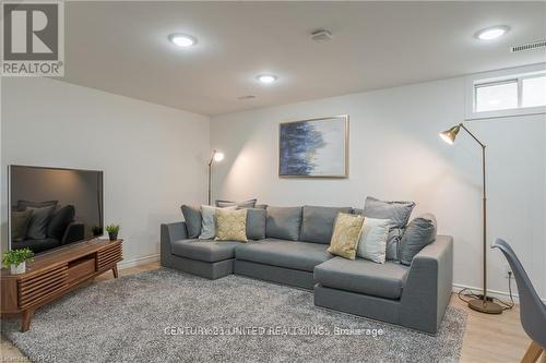 1006 Golfview Road, Peterborough (Monaghan), ON - Indoor Photo Showing Living Room