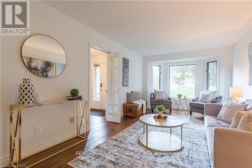 1006 Golfview Road, Peterborough (Monaghan), ON - Indoor Photo Showing Living Room