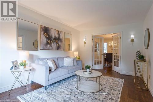 1006 Golfview Road, Peterborough (Monaghan), ON - Indoor Photo Showing Living Room