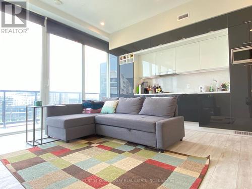 912 - 170 Bayview Avenue, Toronto, ON - Indoor Photo Showing Living Room