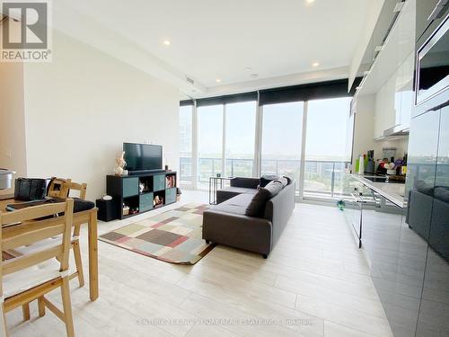 912 - 170 Bayview Avenue, Toronto, ON - Indoor Photo Showing Living Room