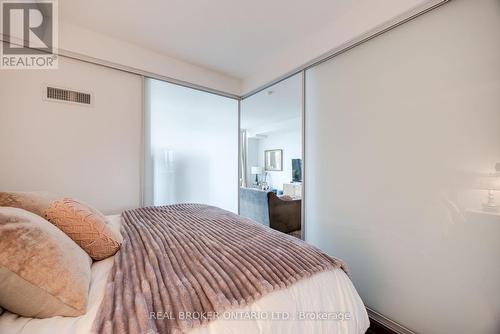 711 - 1171 Queen Street W, Toronto, ON - Indoor Photo Showing Bedroom