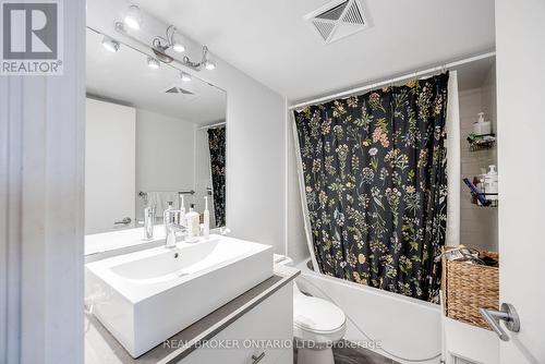 711 - 1171 Queen Street W, Toronto, ON - Indoor Photo Showing Bathroom