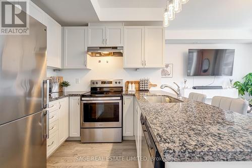 314 - 1711 Pure Springs Boulevard, Pickering, ON - Indoor Photo Showing Kitchen With Upgraded Kitchen