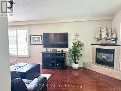 59 Highlands Crescent, Collingwood, ON - Indoor Photo Showing Living Room With Fireplace