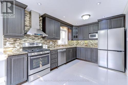 17 Sheringham Street S, Brampton, ON - Indoor Photo Showing Kitchen With Upgraded Kitchen