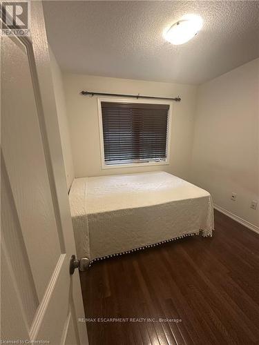 25 Newport Crescent, Hamilton, ON - Indoor Photo Showing Bedroom