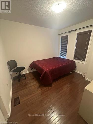 25 Newport Crescent, Hamilton, ON - Indoor Photo Showing Bedroom