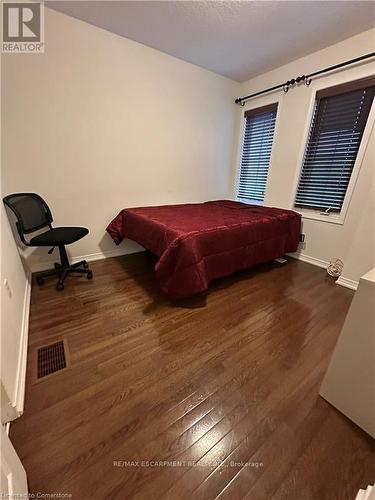 25 Newport Crescent, Hamilton, ON - Indoor Photo Showing Bedroom