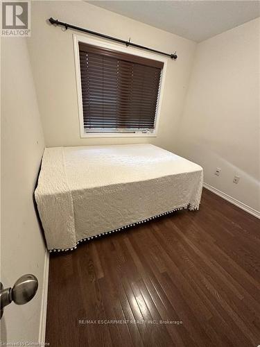 25 Newport Crescent, Hamilton, ON - Indoor Photo Showing Bedroom