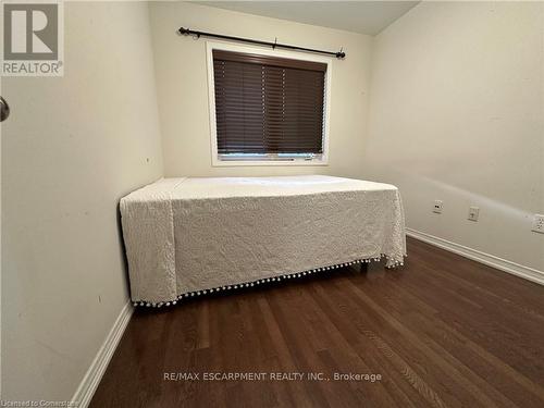 25 Newport Crescent, Hamilton, ON - Indoor Photo Showing Bedroom