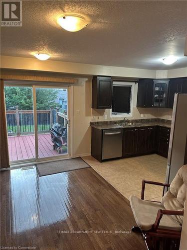 25 Newport Crescent, Hamilton, ON - Indoor Photo Showing Kitchen