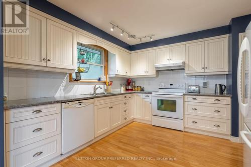 241 Dominion Street, Strathroy-Caradoc (Nw), ON - Indoor Photo Showing Kitchen With Double Sink