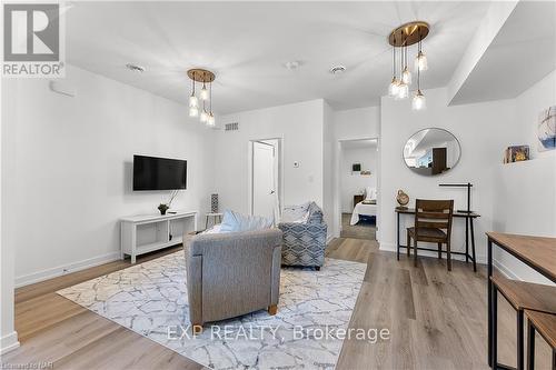 114 - 781 Clare Avenue, Welland, ON - Indoor Photo Showing Living Room