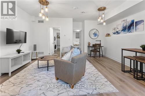 114 - 781 Clare Avenue, Welland, ON - Indoor Photo Showing Living Room