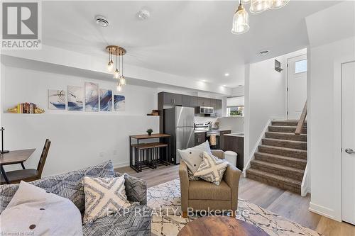 114 - 781 Clare Avenue, Welland, ON - Indoor Photo Showing Living Room