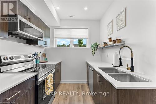 114 - 781 Clare Avenue, Welland, ON - Indoor Photo Showing Kitchen With Double Sink