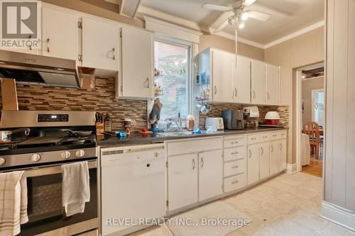 34 Sherman Avenue S, Hamilton, ON - Indoor Photo Showing Kitchen