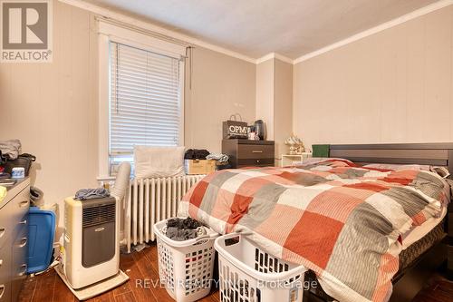 34 Sherman Avenue S, Hamilton, ON - Indoor Photo Showing Bedroom