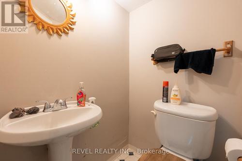 34 Sherman Avenue S, Hamilton, ON - Indoor Photo Showing Bathroom