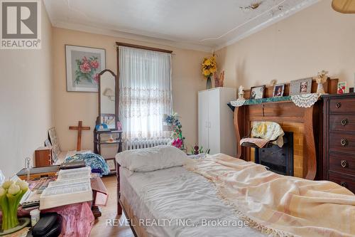 34 Sherman Avenue S, Hamilton, ON - Indoor Photo Showing Bedroom