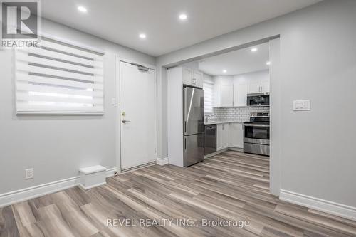 34 Sherman Avenue S, Hamilton, ON - Indoor Photo Showing Kitchen