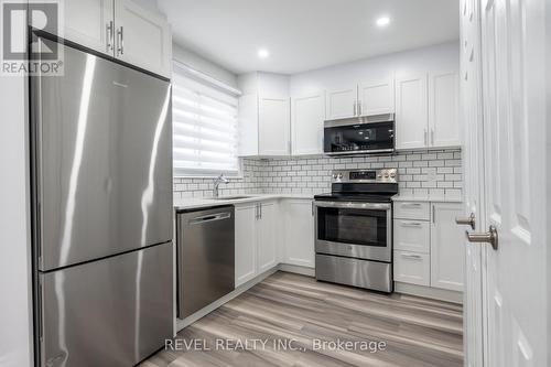 34 Sherman Avenue S, Hamilton, ON - Indoor Photo Showing Kitchen With Upgraded Kitchen