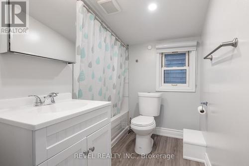 34 Sherman Avenue S, Hamilton, ON - Indoor Photo Showing Bathroom