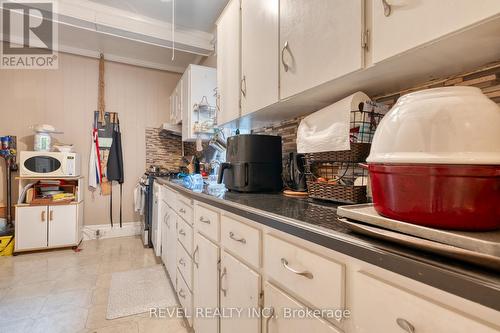 34 Sherman Avenue S, Hamilton, ON - Indoor Photo Showing Kitchen