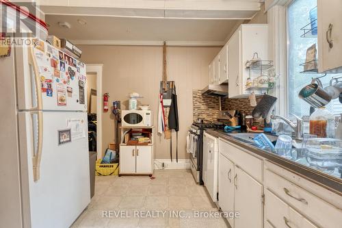 34 Sherman Avenue S, Hamilton, ON - Indoor Photo Showing Kitchen