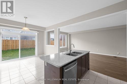 8620 Pawpaw Lane, Niagara Falls, ON - Indoor Photo Showing Kitchen With Double Sink