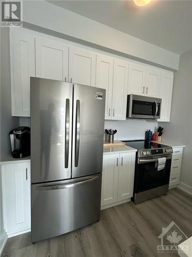 1350 Hemlock Road Unit#110, Ottawa, ON - Indoor Photo Showing Kitchen