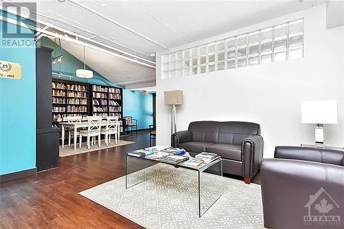 525 St Laurent Boulevard Unit#10, Ottawa, ON - Indoor Photo Showing Living Room