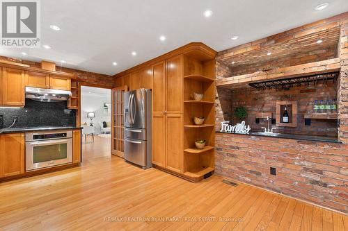 9 Sifton Court, Toronto, ON - Indoor Photo Showing Kitchen