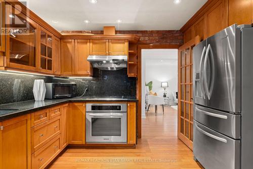 9 Sifton Court, Toronto, ON - Indoor Photo Showing Kitchen