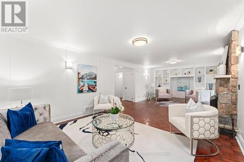 9 Sifton Court, Toronto, ON - Indoor Photo Showing Living Room