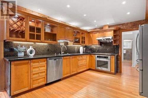 9 Sifton Court, Toronto, ON - Indoor Photo Showing Kitchen