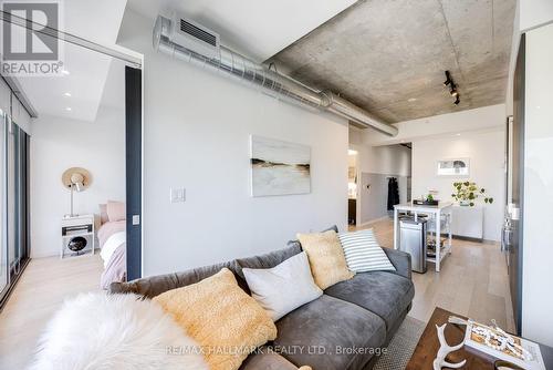 1105 - 170 Bayview Avenue, Toronto, ON - Indoor Photo Showing Living Room