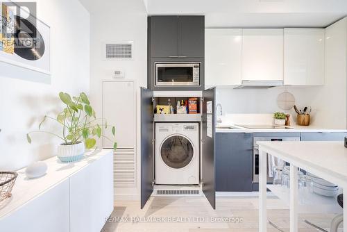 1105 - 170 Bayview Avenue, Toronto, ON - Indoor Photo Showing Laundry Room