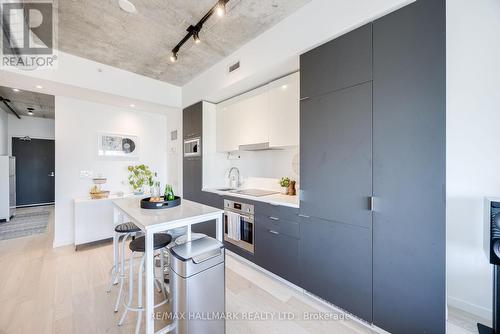 1105 - 170 Bayview Avenue, Toronto, ON - Indoor Photo Showing Kitchen