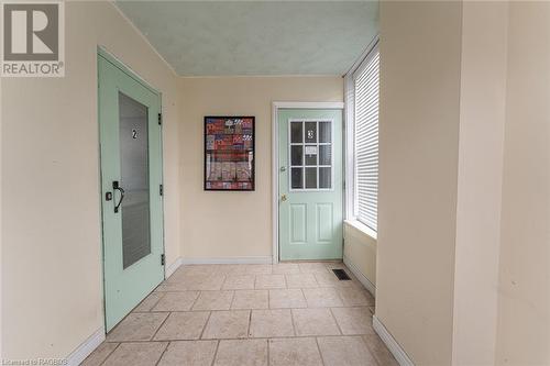 Enclosed vestibule - 715 2Nd Avenue E, Owen Sound, ON - Indoor Photo Showing Other Room