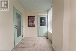 Enclosed vestibule - 