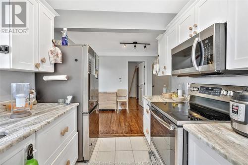 2584 Chilver Road, Windsor, ON - Indoor Photo Showing Kitchen