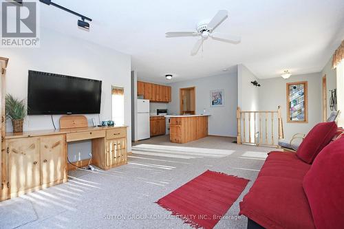 326 Indian Point Road, Kawartha Lakes, ON - Indoor Photo Showing Living Room