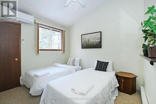 326 Indian Point Road, Kawartha Lakes, ON - Indoor Photo Showing Bedroom